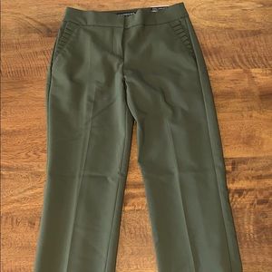 Ankle length work pants, with a scalloped pocket.